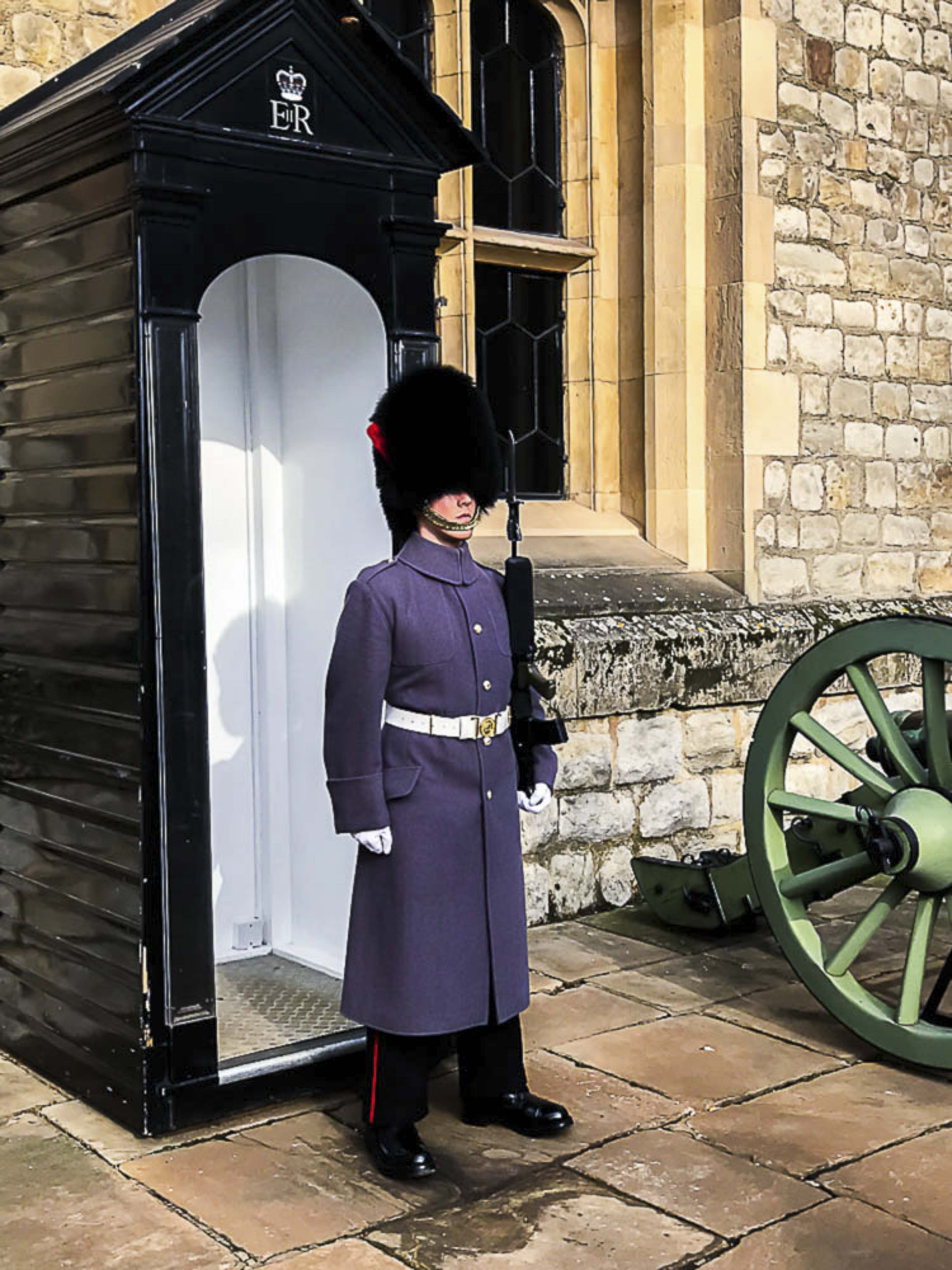 King's Guard at sentry box, Tower of London
